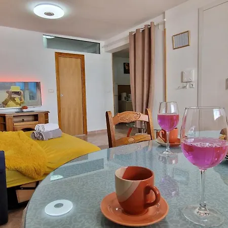 In Drift App 20 M From The In Stobrec - 아파트